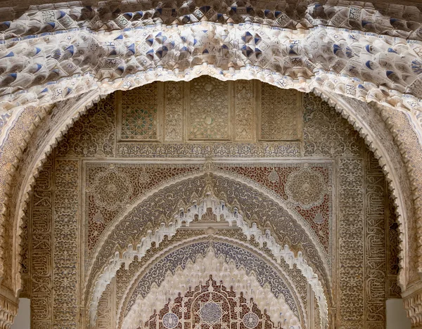 Arches in Islamic style in Alhambra, Granada, Spain — Stock Photo, Image