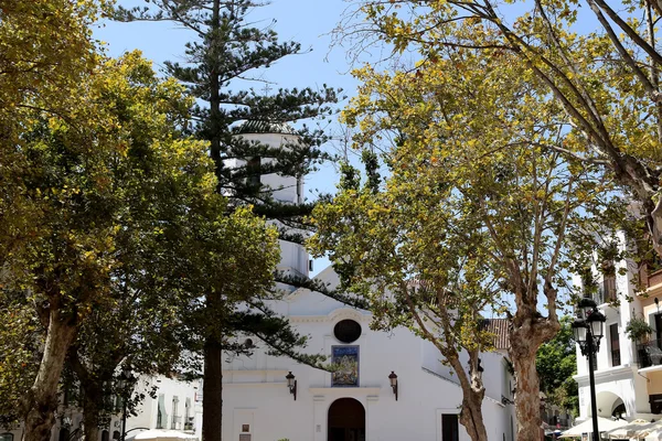 Iglesia católica en Nerja, Andalucía, España — Foto de Stock