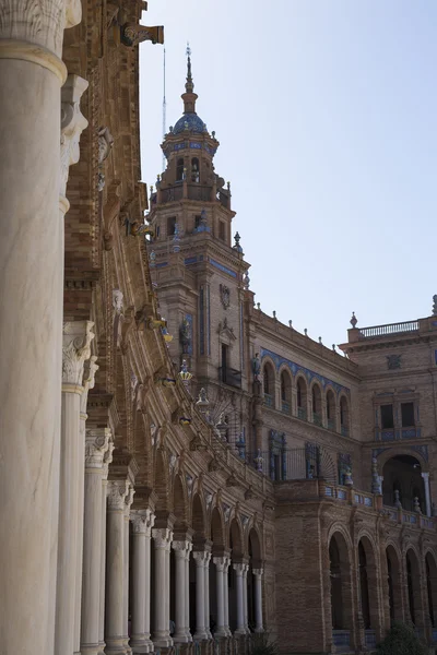 Gebouwen op de beroemde Plaza de Espana. Sevilla, Andalusië, Spanje. — Stockfoto