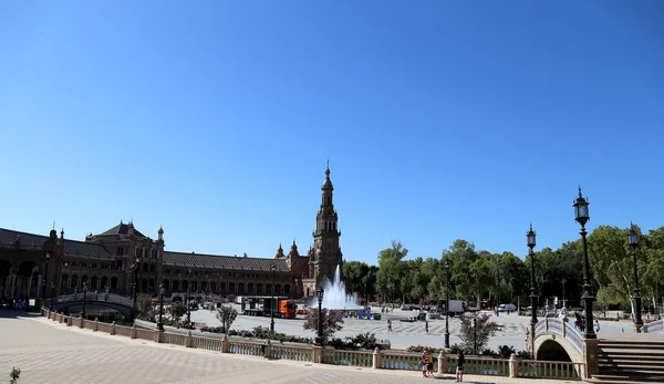 Plaza de Espana e turistas em Sevilha, Andaluzia, Espanha — Fotografia de Stock