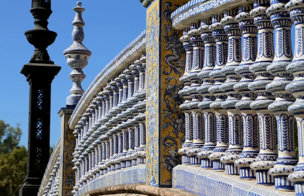 Keramische brug in plaza de España in Sevilla, Andalusie, Spanje — Stockfoto