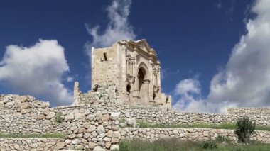 Gerasa Hadrian Arş (Jerash)-129/130 yılında Jerash için İmparator Hadrian ziyareti onuruna inşa edilmiştir, Ürdün