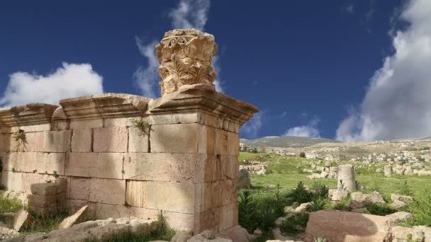 Ruinas romanas en la ciudad jordana de Jerash (Gerasa de la Antigüedad), capital y ciudad más grande de la gobernación de Jerash, Jordania — Vídeo de stock