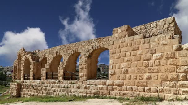 Ruines romaines dans la ville jordanienne de Jerash (Gerasa de l'Antiquité), capitale et plus grande ville du gouvernorat de Jerash, Jordanie — Video