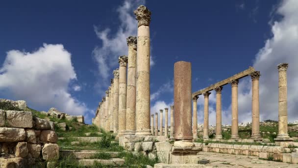 Ruinas romanas en la ciudad jordana de Jerash (Gerasa de la Antigüedad), capital y ciudad más grande de la gobernación de Jerash, Jordania — Vídeos de Stock