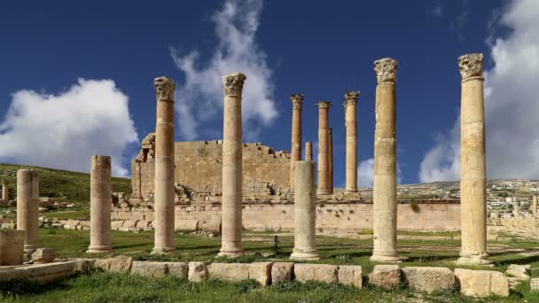 Ruinas romanas en la ciudad jordana de Jerash (Gerasa de la Antigüedad), capital y ciudad más grande de la gobernación de Jerash, Jordania — Vídeo de stock