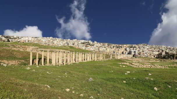 Ruínas romanas na cidade jordaniana de Jerash (Gerasa da Antiguidade), capital e maior cidade de Jerash Governorate, Jordânia — Vídeo de Stock