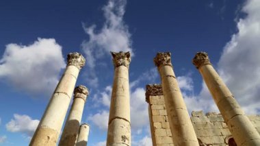 Ürdün'ün başkenti jerash'ta roma sütunları, Ürdün'ün başkenti ve en büyük şehri Jerash Valiliği