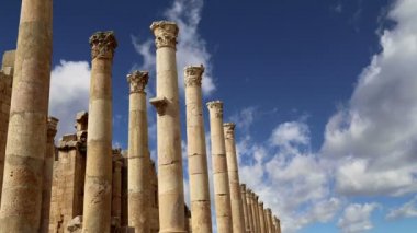 Ürdün'ün başkenti jerash'ta roma sütunları, Ürdün'ün başkenti ve en büyük şehri Jerash Valiliği