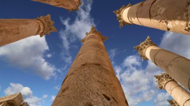 Ürdün'ün başkenti jerash'ta roma sütunları, Ürdün'ün başkenti ve en büyük şehri Jerash Valiliği