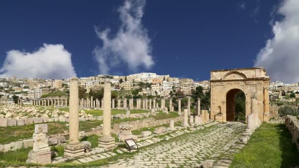 Römische Ruinen in der jordanischen Stadt jerash (Gerasa der Antike), Hauptstadt und größte Stadt des jerash Gouvernements, Jordanien — Stockvideo