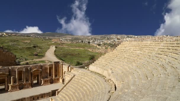 Amfitheater in Jerash (Gerasa van de oudheid), hoofdstad van het gouvernement Jerash, Jordanië — Stockvideo