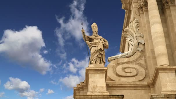CATHEDRAL OF SYRACUSE (Siracusa, Sarausa) - исторический город в Сицилии, Италия — стоковое видео
