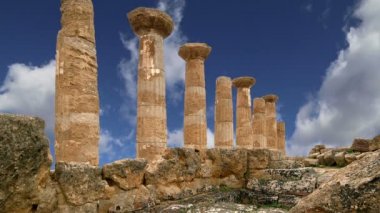 Herakles antik bir Yunan tapınağının kalıntıları (V-Vi yüzyıl), Tapınaklar Vadisi, Agrigento, Sicilya