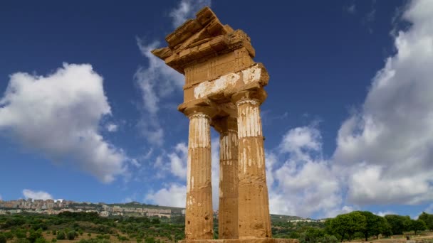 Antiguo Templo Griego de los Dioscuros, Valle de los Templos, Agrigento, Sicilia — Vídeo de stock