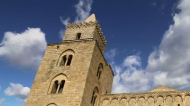 Cefalu Katedrali-Bazilikası, Sicilya'nın Güney İtalya eyaletinde, Cefalu'da bulunan bir Katolik kilisesidir.