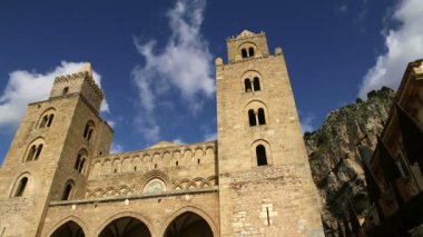 Cefalu Katedrali-Bazilikası, Sicilya'nın Güney İtalya eyaletinde, Cefalu'da bulunan bir Katolik kilisesidir.