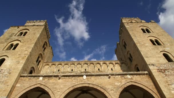 Kathedraal-basiliek van Cefalu, is een rooms-katholieke kerk in Cefalu, Sicilië, Zuid-Italië — Stockvideo