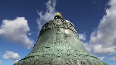 Çar Bell, Moskova Kremlin, Rusya - ayrıca Çarsky Kolokol olarak bilinen, Çar Kolokol III, veya Royal Bell, bir 6.14 metre (20.1 ft) uzun boylu, 6.6 metre (22 ft) çapında çan Moskova Kremlin gerekçesiyle ekranda