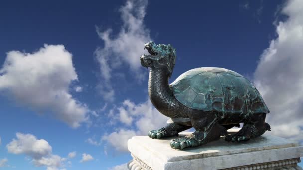 Bronze chinesische Drachenstatue in der verbotenen Stadt. Peking, China — Stockvideo