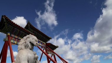 Beihai Park'taki Stone Guardian Aslan Heykeli - Pekin,Çin'deki Yasak Şehir'in kuzeybatısında bir imparatorluk bahçesidir.