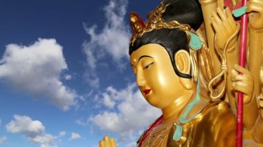 Budist Tapınağı. Buda'nın altın heykeli-- güney Xian (Sian, Xi'an),Shaanxi eyaleti, Çin
