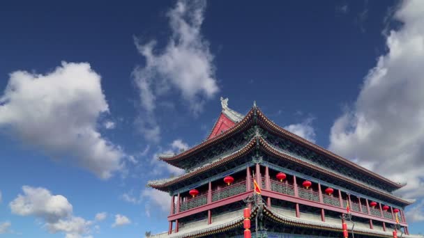 Çin'in eski bir başkenti olan Xian'ın (Sian, Xi'an) surları en eski ve en iyi korunmuş Çin surlarından birini temsil eder. — Stok video