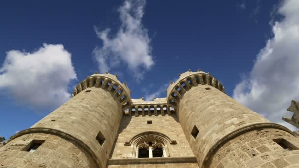 Rhodos Eiland, Griekenland, een symbool van Rhodos, van de beroemde Knights grootmeester paleis (ook bekend als Castello) in de middeleeuwse stad Rhodos, een moeten-bezoek museum van Rhodos — Stockvideo