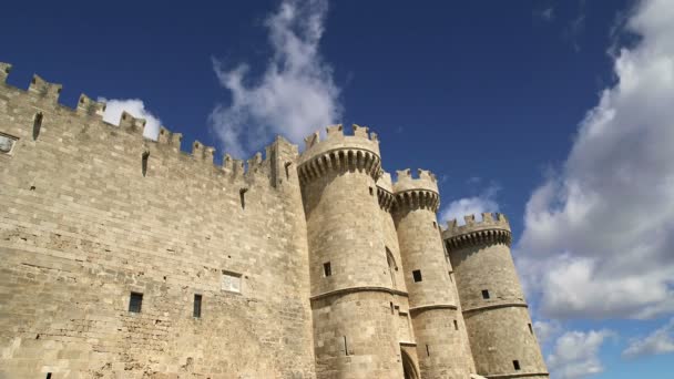 Wyspa Rodos, Grecja, symbol Rodos, słynnego Pałacu Wielkiego Mistrza Rycerzy (znany również jako Castello) w średniowieczne miasto Rodos, musi wizyta w Muzeum z Rodos — Wideo stockowe