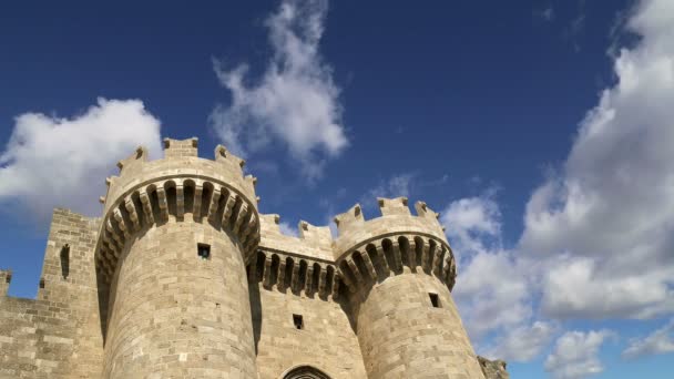 Ostrov Rhodos, Řecko, symbolem Rhodes, slavného paláce Grand Master rytíři (také známý jako Castello) v středověké město Rhodos, se musí návštěva muzea Rhodos — Stock video