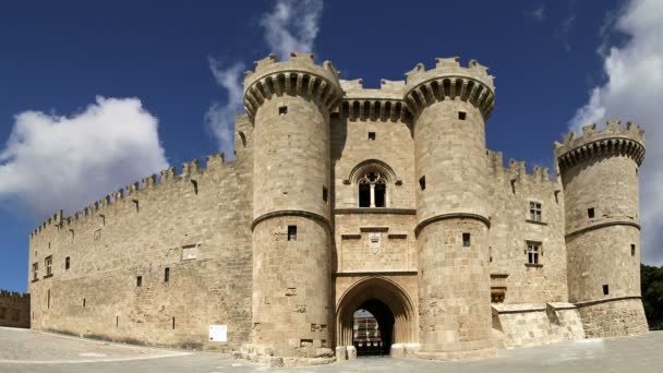 Isla de Rodas, Grecia, símbolo de Rodas, del famoso Palacio del Gran Maestre de los Caballeros (también conocido como Castello) en la ciudad medieval de Rodas, un museo de visita obligada de Rodas — Vídeo de stock