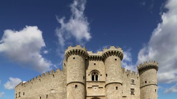 Isola di Rodi, Grecia, simbolo di Rodi, del famoso Palazzo dei Cavalieri Gran Maestro (noto anche come Castello) nella città medievale di rodi, un museo imperdibile di Rodi — Video Stock