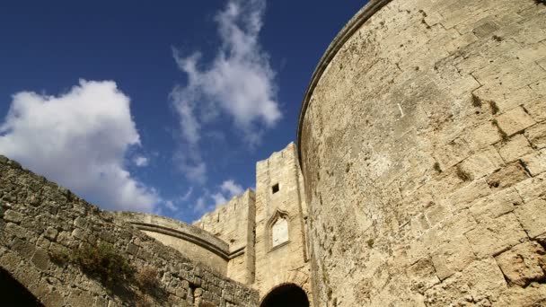 Середньовічних міських стін історичної частини міста Родос, Греція — стокове відео