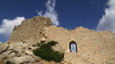 Rodos,Yunanistan'daki Orta Çağ Kritinia Kalesi: Kuzey Rodos'un Kuzey Rodos ilçesine bağlı Kritinia köyünün 131 metre yukarısındaki bir tepede, bir Ortaçağ Kalesi'nin kalıntıları bulunmaktadır.