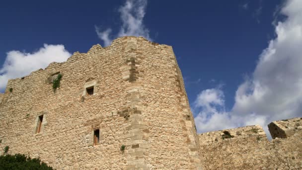 Middeleeuws kasteel van Kritinia in Rhodos, Griekenland, Dodecanese: op een heuvel van 131m boven het dorp van Kritinia, Noord-Rhodos, zijn er de ruïnes van een middeleeuws kasteel — Stockvideo