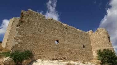 Rodos,Yunanistan'daki Orta Çağ Kritinia Kalesi: Kuzey Rodos'un Kuzey Rodos ilçesine bağlı Kritinia köyünün 131 metre yukarısındaki bir tepede, bir Ortaçağ Kalesi'nin kalıntıları bulunmaktadır.
