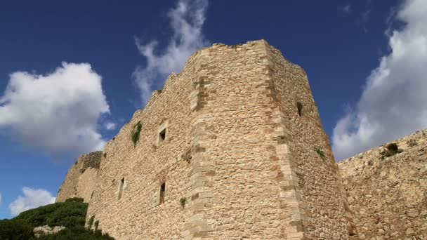 希腊罗得岛克里蒂尼亚中世纪城堡，多德卡尼斯：在罗得岛北部克里蒂尼亚村上方131米的山上，有一座中世纪城堡的废墟 — 图库视频影像