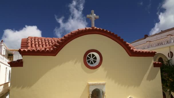 Монастырь Панормит, остров Сими, Греция- важнейшее место паломничества для всей Греции — стоковое видео