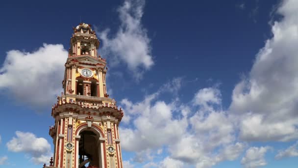 Panormitisu klášter, řecký ostrov Symi, je nejdůležitějším poutním místem pro celé Řecko — Stock video