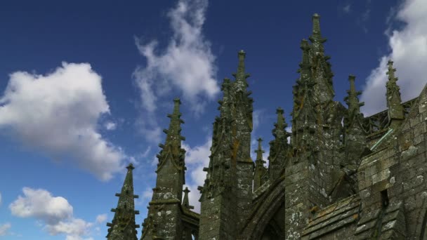 Mont Saint-Michel, Normandia, França- um dos locais turísticos mais visitados da França. Designado como um dos primeiros Patrimônios Mundiais da UNESCO em 1979 — Vídeo de Stock