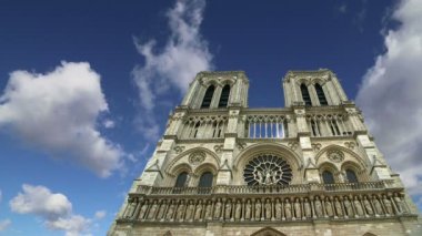 Notre Dame de Paris, Notre Dame Katedrali veya sadece Notre Dame, olarak da bilinen bir Gotik, Roma Katolik Katedrali Paris, Fransa'nın olduğunu