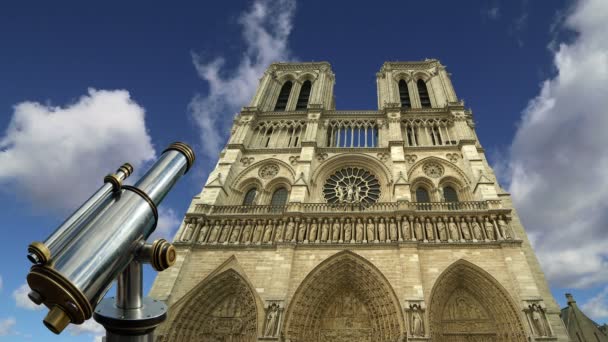 Notre Dame de Paris, is ismert, mint a Notre Dame-katedrális, vagy egyszerűen a Notre Dame, egy gótikus, római katolikus székesegyház, Párizs, Franciaország — Stock videók