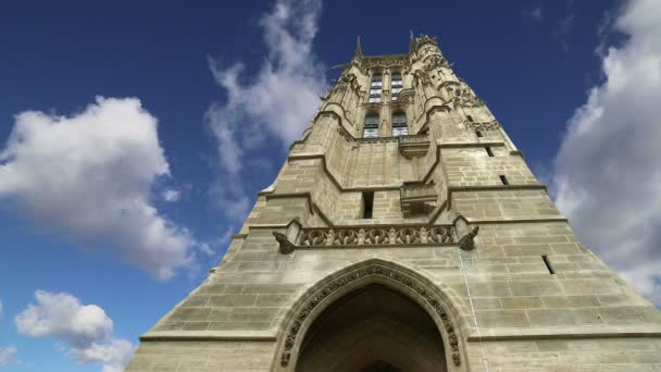 Túra a Saint-Jacques-, van egy emlékmű található, a 4. Germain, Párizs, Franciaország — Stock videók