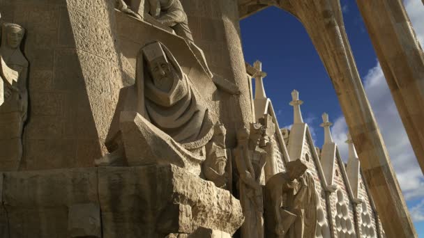 Sagrada Familia de Antoni Gaudí en Barcelona, España — Vídeos de Stock