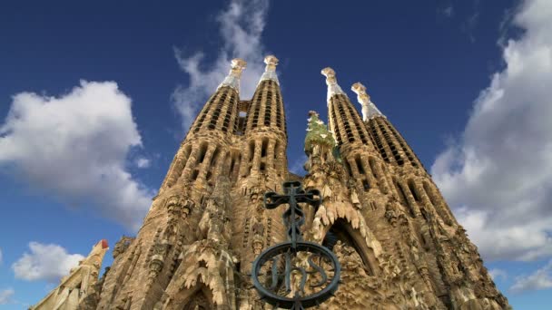 Sagrada Familia โดย Antoni Gaudi ในบาร์เซโลนา, สเปน — วีดีโอสต็อก