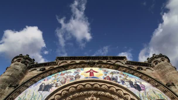 Tibidabo εκκλησία (ναός), στην κορυφή του λόφου σε Τιμπιντάμπο, Βαρκελώνη, Ισπανία — Αρχείο Βίντεο