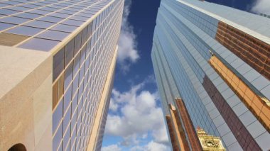 Modern gökdelenler, Sheikh zayed road, Dubai, Birleşik Arap Emirlikleri.Dubai dünyanın en hızlı büyüyen şehridir