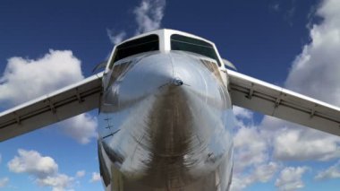 Tupolev Tu-144 (Nato adı: Charger) Sovyet süpersonik nakliye uçağı.
