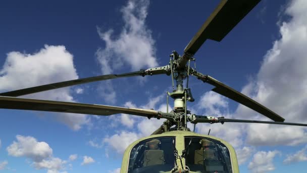 Детали ротора и части корпуса современных военных вертолетов — стоковое видео