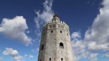 Torre del Oro ya da Golden Tower (13. yüzyıl), bir ortaçağ Arapça askeri dodecagonal watchtower Seville, Andalusia, Güney İspanya
